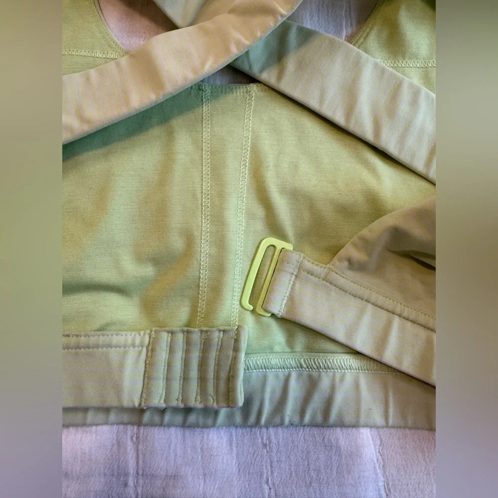✅ Lululemon All Sport Bra Adjustable Hyper Stripe Mint Zest Medium Support